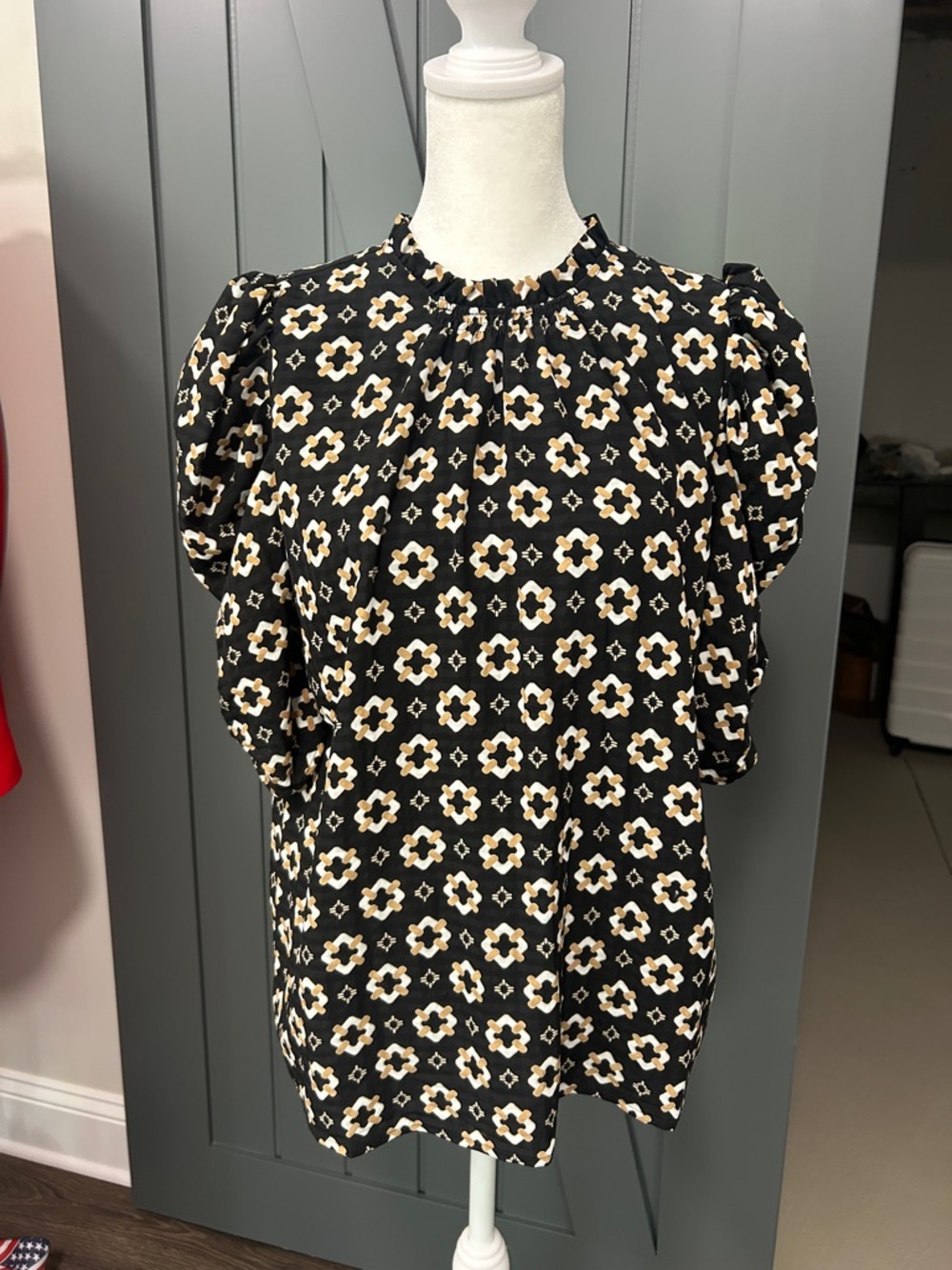 LOFT Black Floral Puff-Sleeve Blouse with Cream & Gold Accents. Size Small